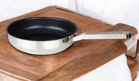 PATELNIA ZE STALI NIERDZEWNEJ 28cm HUSLA 73962 PATELNIA ZE STALI NIERDZEWNEJ 28cm HUSLA 73962