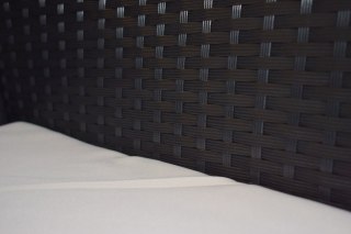 ZESTAW MEBLI RATTANOWYCH CZARNY Z JASNOBEŻOWYMI PODUSZKAMI