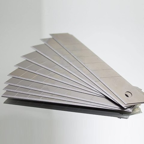 Zestaw 10 sztuk nożyków aluminiowych do cięcia + 30 sztuk wymiennych ostrz